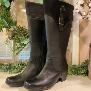 Clarks Boots (NWT/NIB size 9.5, Black)